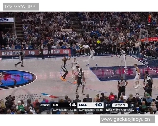 浓眉指出球队缺乏纯控卫导致进攻迟缓对手全场盯防影响发挥