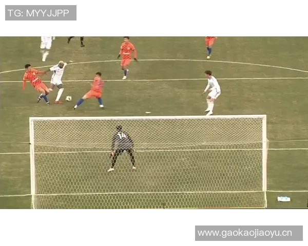 翁达夫背对球门神奇一击外脚背凌空撩射精彩破门瞬间 翁达夫背对球门神奇一击外脚背凌空撩射精彩破门瞬间