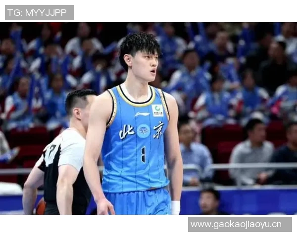 曾凡博回防失位被狄龙三分命中比赛局势瞬息万变