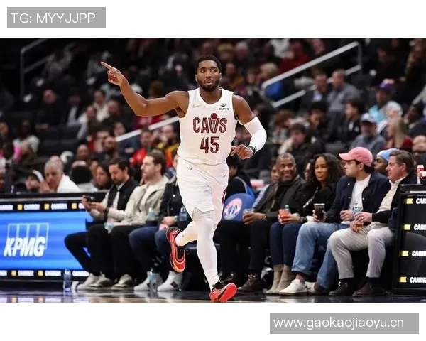 米切尔称赞朗佐组织能力提升三分球进步助力队友得分