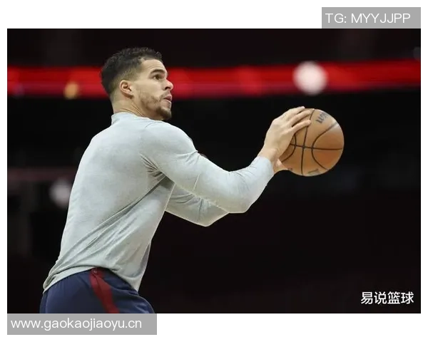 中国赛半场战报布克贡献11分曾凡博未登场托马斯状态火热助太阳暂时领先篮网